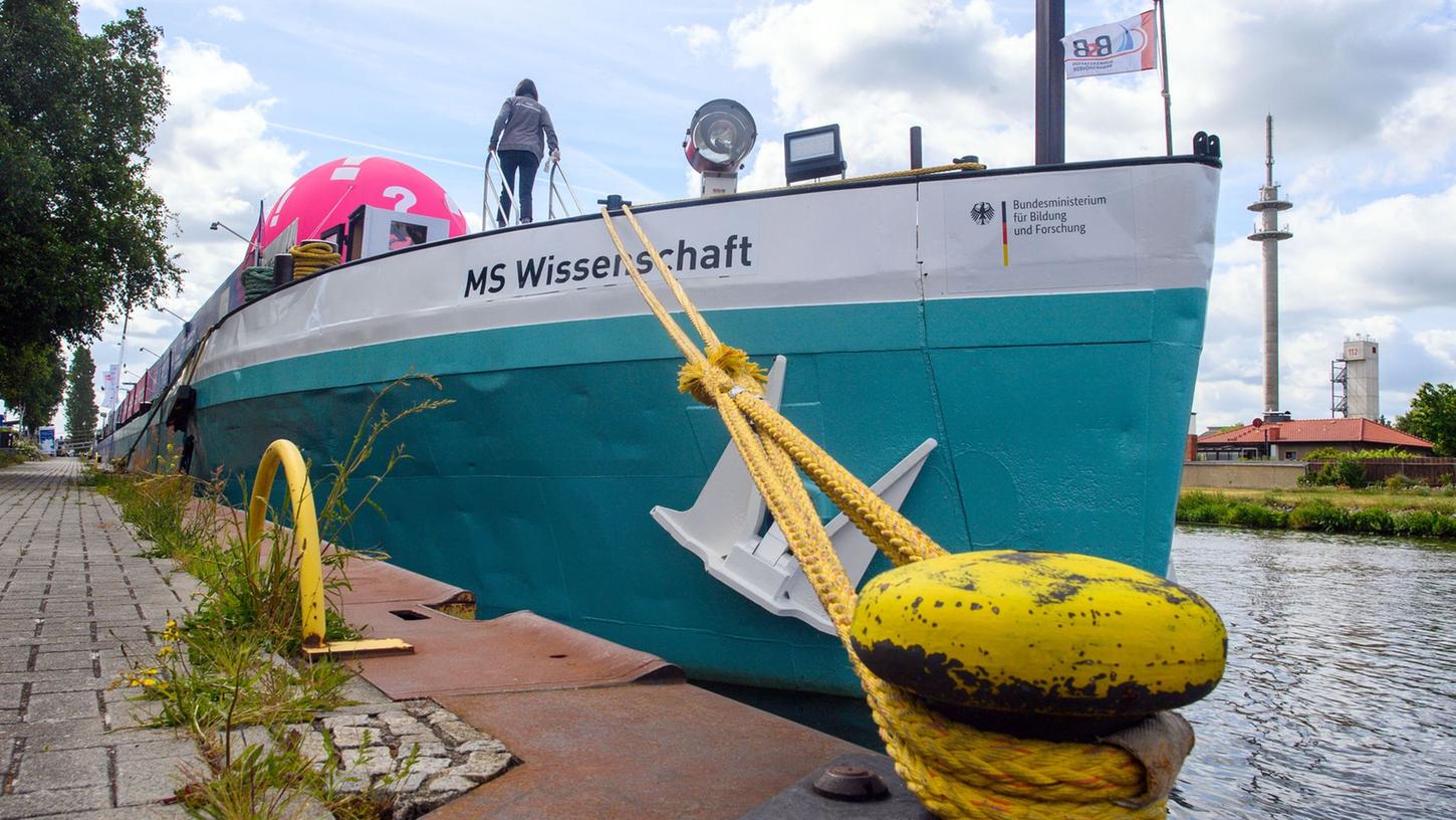Experimente auf dem Wasser: Die MS Wissenschaft steuert Nürnberg an.