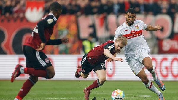 Auch Stuttgart schafft es immer wieder, sich in den Raum der Nürnberger zu kombinieren, kann dann aber wie der Club den Sack nicht zumachen.