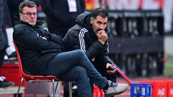 Auch Stuttgart schafft es immer wieder, sich in den Raum der Nürnberger zu kombinieren, kann dann aber wie der Club den Sack nicht zumachen.