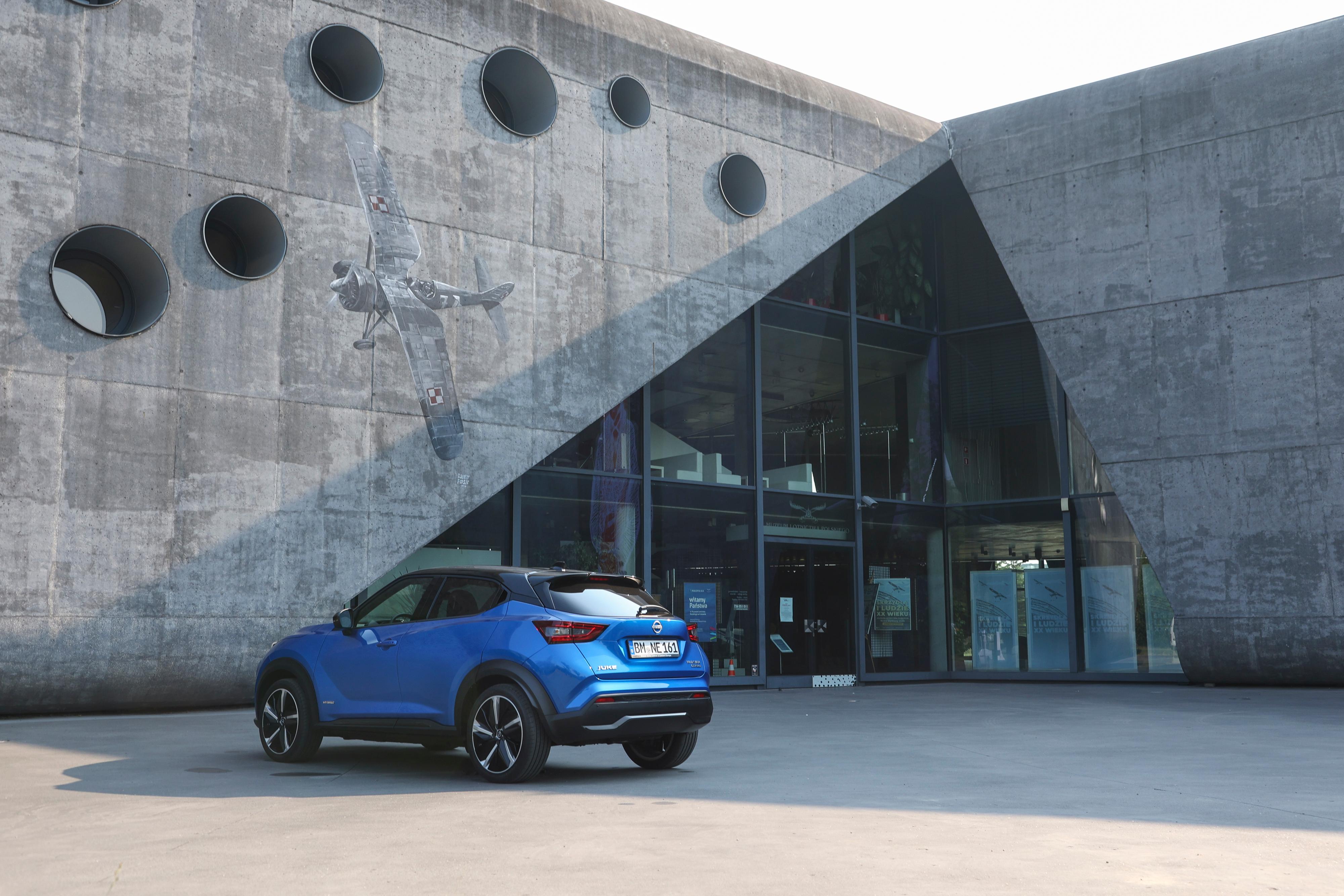 Den Antrieb erledigen ein 69 kW/94 PS starker 1,6-Liter-Vierzylinder-Saugbenziner und ein E-Motor mit 36 kW/49 PS. Die Systemleistung beträgt 105 kW/143 PS.