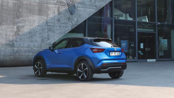 Den Antrieb erledigen ein 69 kW/94 PS starker 1,6-Liter-Vierzylinder-Saugbenziner und ein E-Motor mit 36 kW/49 PS. Die Systemleistung beträgt 105 kW/143 PS.