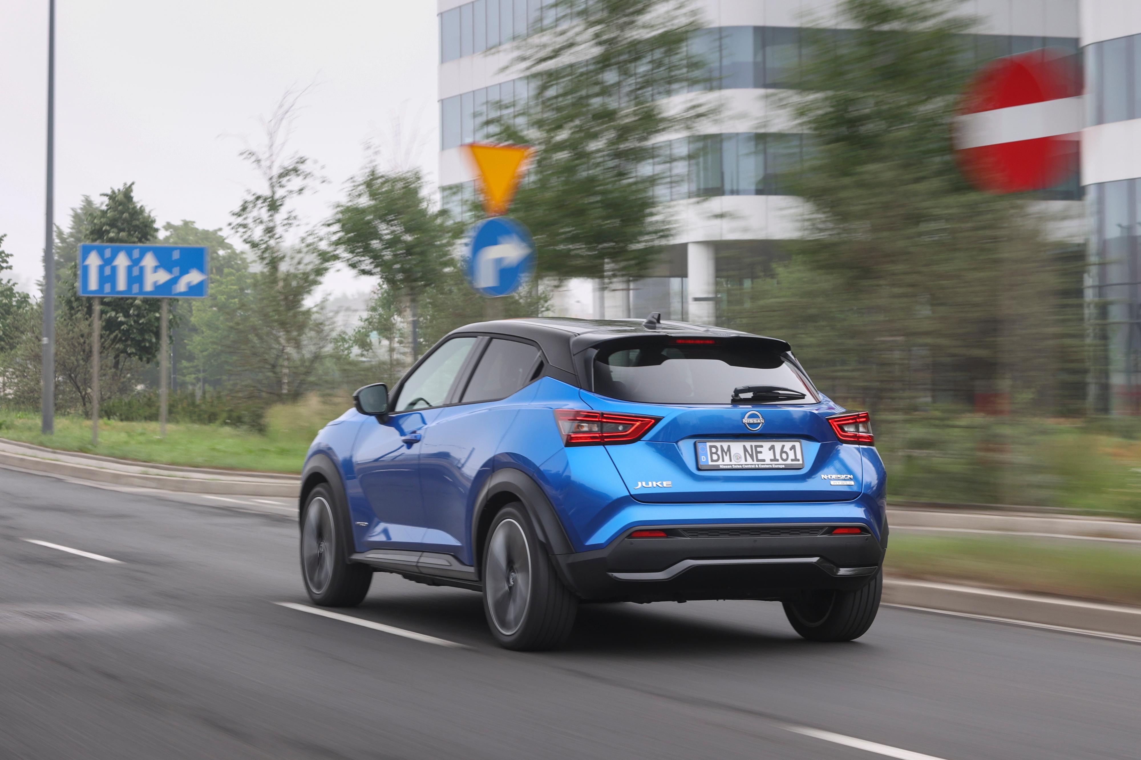 Im langsamen Stadtverkehr mit seinen häufigen Rekuperationsphasen sind Verbrauchswerte um die fünf Liter pro 100 Kilometer machbar.