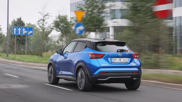 Im langsamen Stadtverkehr mit seinen häufigen Rekuperationsphasen sind Verbrauchswerte um die fünf Liter pro 100 Kilometer machbar.