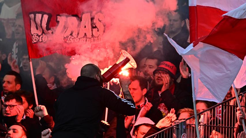 Ausverkauftes Stadion und viel Pyrotechnik bei den Stuttgart-Fans: So war die Stimmung beim Club