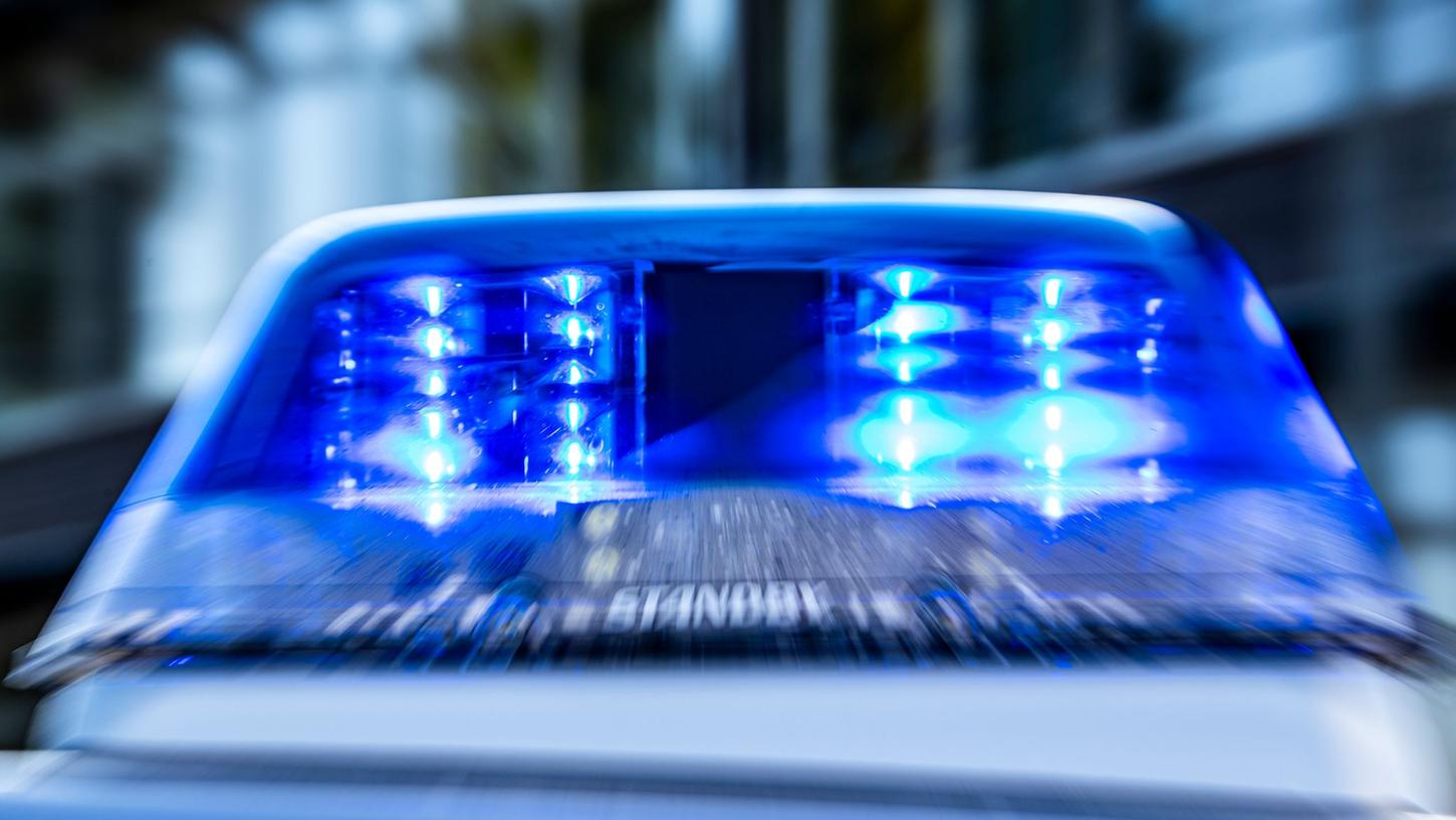 Unbekannte verschafften sich in Roth ZUgang zu einer WOhnung in einem Mehrfamilienhaus. Unbekannte verschafften sich in Roth ZUgang zu einer WOhnung in einem Mehrfamilienhaus.