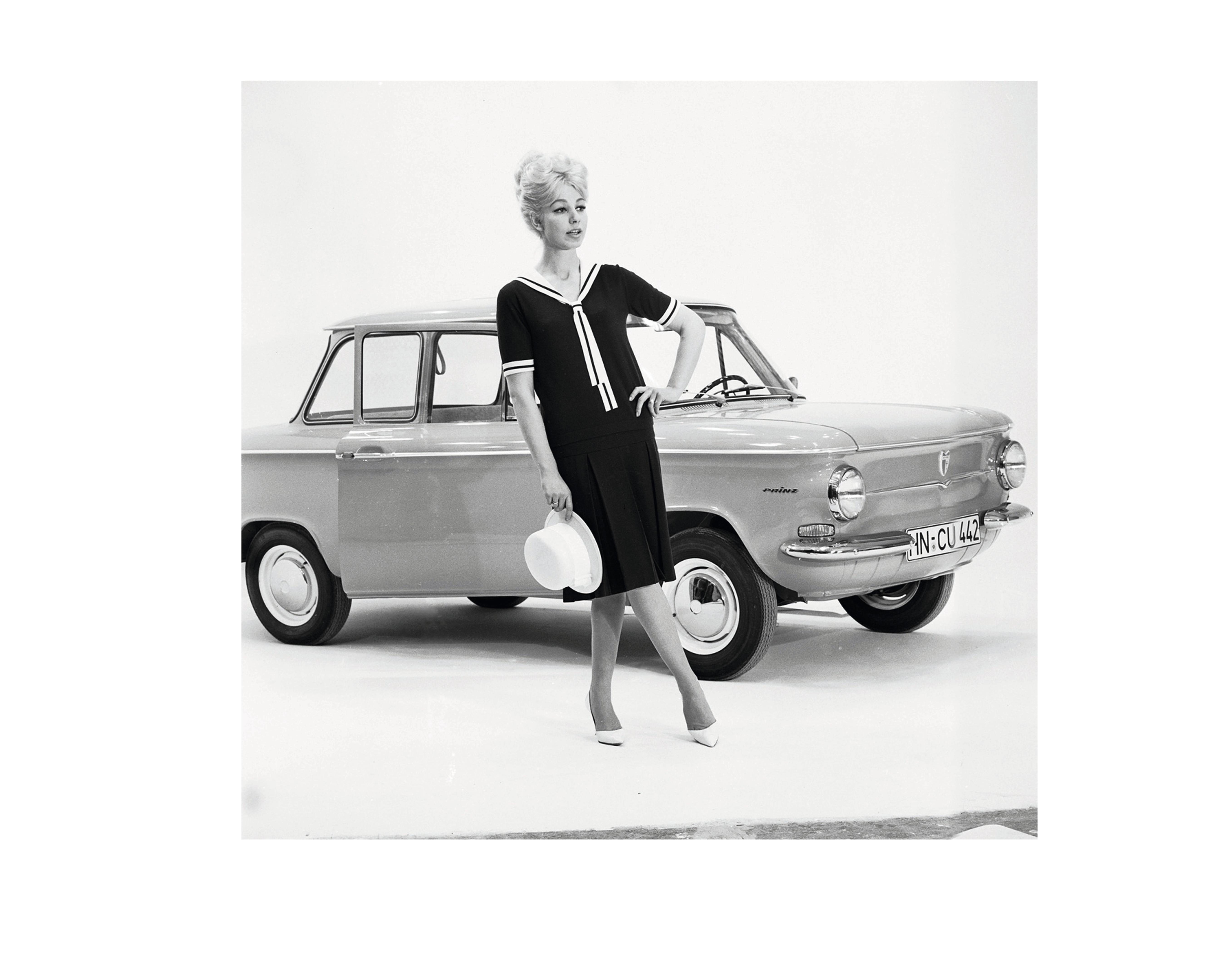 Prinz mit Model - oder Mannequin, wie es damals hieß: Solche Pressefotos wie dieses vom Prinz 4 würde man heute eher nicht mehr anfertigen.