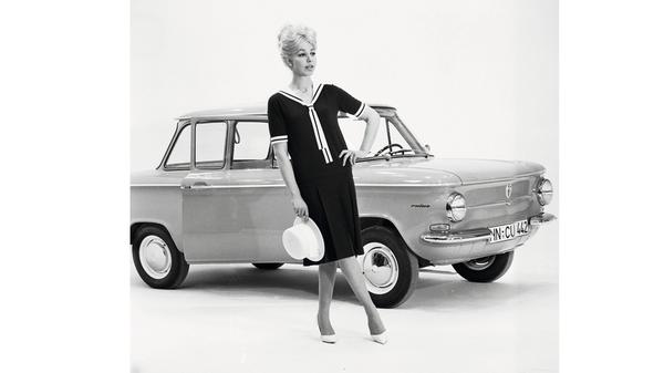 Prinz mit Model - oder Mannequin, wie es damals hieß: Solche Pressefotos wie dieses vom Prinz 4 würde man heute eher nicht mehr anfertigen.