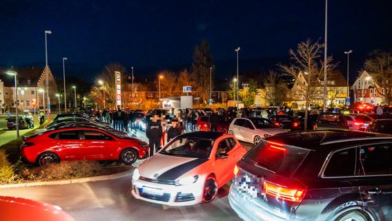 Großes Autoposer-Treffen am "Car-Freitag" in Forchheim - Polizei meldet mehrere Verstöße