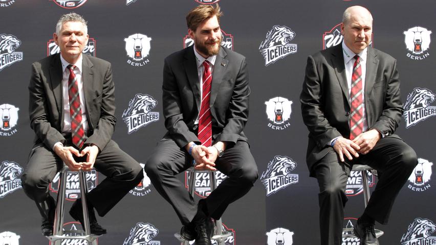 Rückkehr nach Nürnberg: Zusammen mit Peter John Lee und dem damaligen Trainer Don Jackson (rechts) vertrat Constantin Braun die Eisbären Berlin im Mai 2012 bei der ersten Pressekonferenz vor dem Winter Game im Max-Morlock-Stadion.