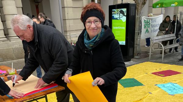 Dekanin Karin Hüttel beteiligte sich als Vertreterin der evangelischen Kirche an der Kundgebung für Frieden und Demokratie auf dem Bad Windsheimer Marktplatz.