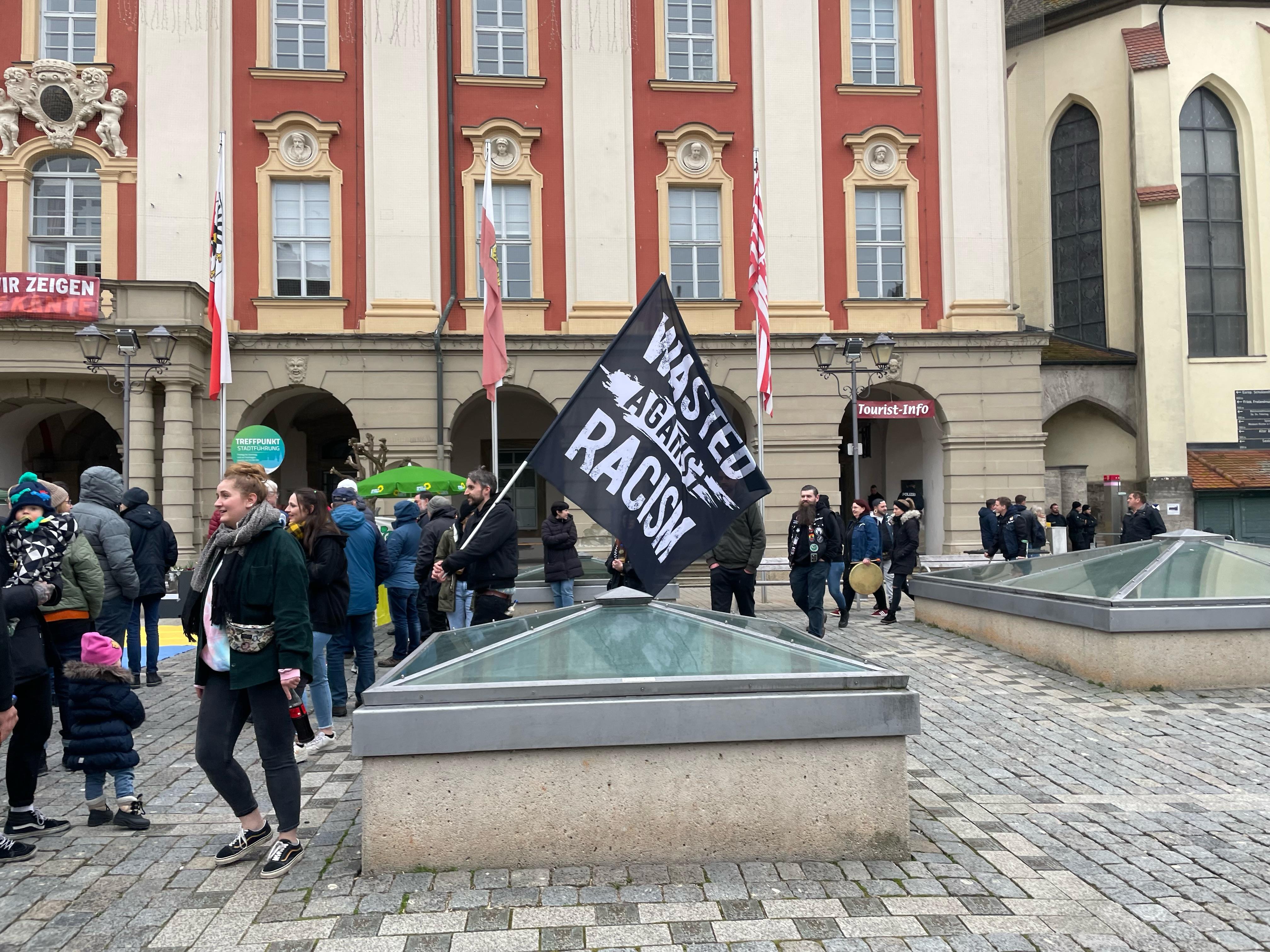 Eine Abordnung der Turbojugend beteiligte sich an der Kundgebung und brachte den Protest gegen Rassismus und Rechtsradikalismus zum Ausdruck.