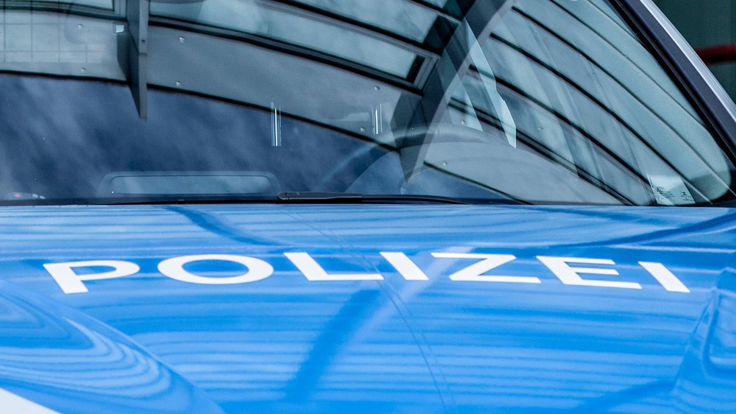 Ein 30-Jähriger Pkw-Fahrer übersah beim Ausfahren den 65-Jährigen.