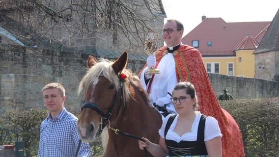 Georgiritt in Effeltrich: Mit 70 Bio-PS geht es bei dieser fränkischen Tradition durchs Dorf