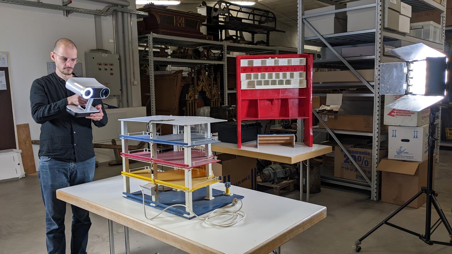 Handgemachte Objekte aus der Oberpfalz werden in 3D gescannt