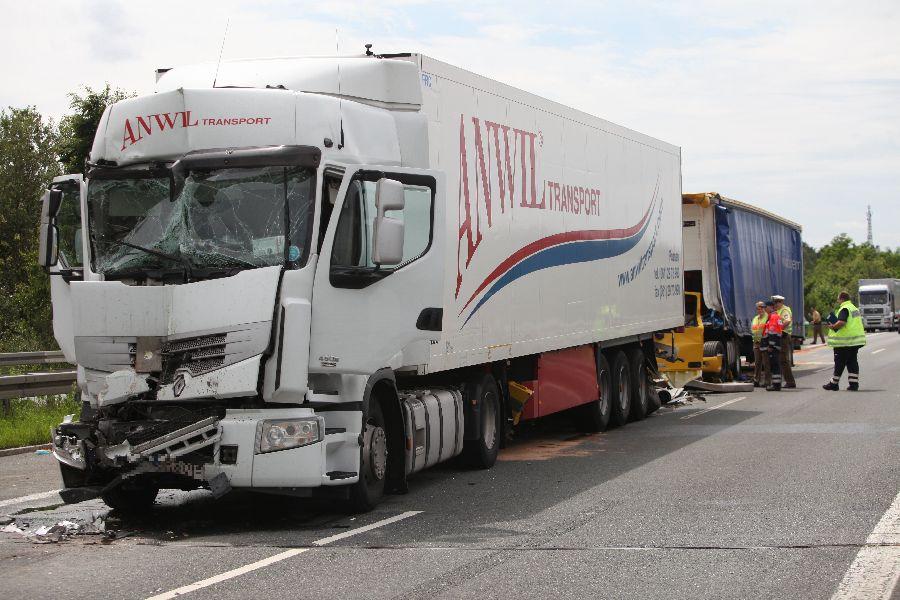 Lkw Fährt Auf Stauende: Schwerer Unfall Auf Der A6 | Nordbayern