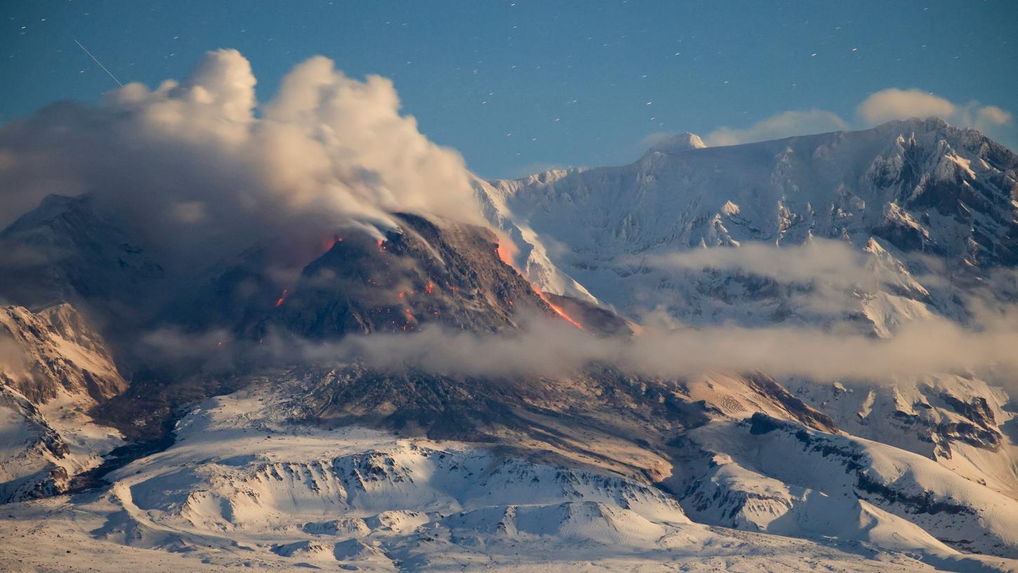 Der russische Riesenvulkan Schiwelutsch hat am Dienstag den größten Ascheregen seit 60 Jahren ausgelöst.