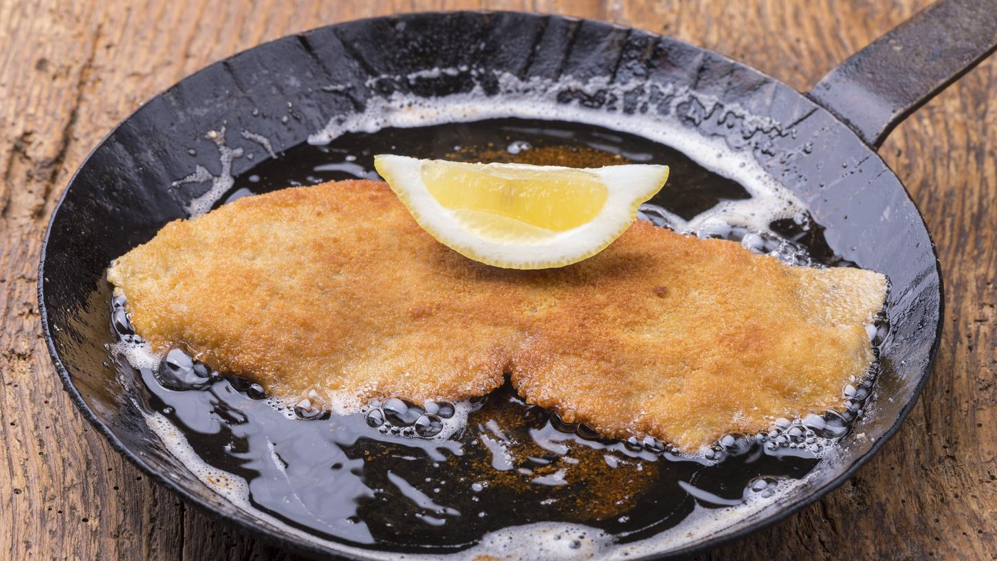 Fleisch lässt sich mit Butter goldbraun anbraten. Wichtig dabei: das Fett nicht verbrennen lassen!