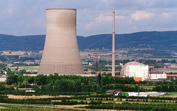 Das Archivbild vom 1993 zeigt das Atomkraftwerk in Mülheim-Kärlich bei Koblenz. Die Anlage lief nach dem Probebetrieb wegen fehlender Baugenehmigung nur 100 Tage regulär.