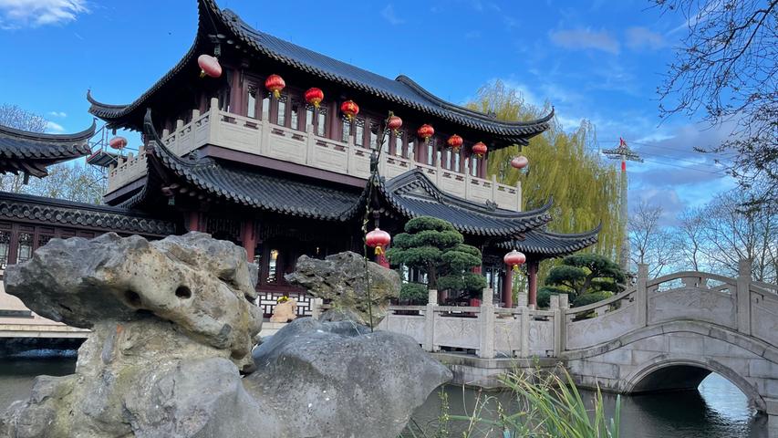 Der Luisenpark stand bei der Bundesgartenschau 1975 im Mittelpunkt und ist auch 2023 Teil des Gesamtprojekts. Das original chinesische Teehaus inmitten des Parks wurde 2001  eröffnet.