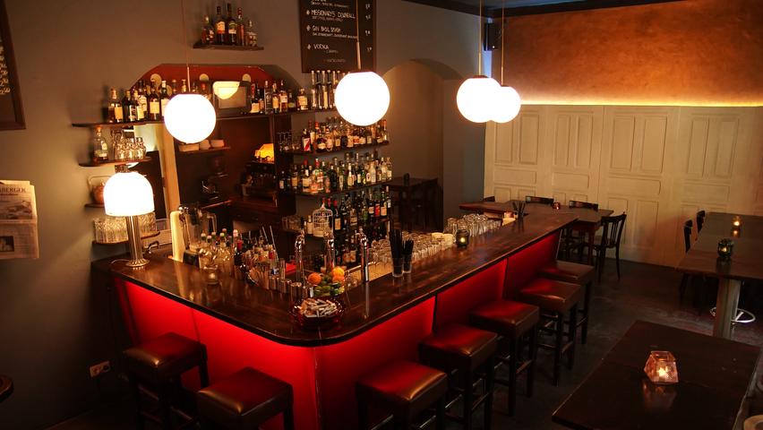 Sours, Caipis und Coladas: Eine große Auswahl an Drinks dürfen Gäste auch im Willich in Gostenhof erwarten - besonders bei Gin, Rum und Whiskey! Das Willich in der Volprechtstraße 3 hat auch einen lauschigen Biergarten. Bei größeren Gruppen sollte im Vorfeld reserviert werden. Sours, Caipis und Coladas: Eine große Auswahl an Drinks dürfen Gäste auch im Willich in Gostenhof erwarten - besonders bei Gin, Rum und Whiskey! Das Willich in der Volprechtstraße 3 hat auch einen lauschigen Biergarten. Bei größeren Gruppen sollte im Vorfeld reserviert werden.