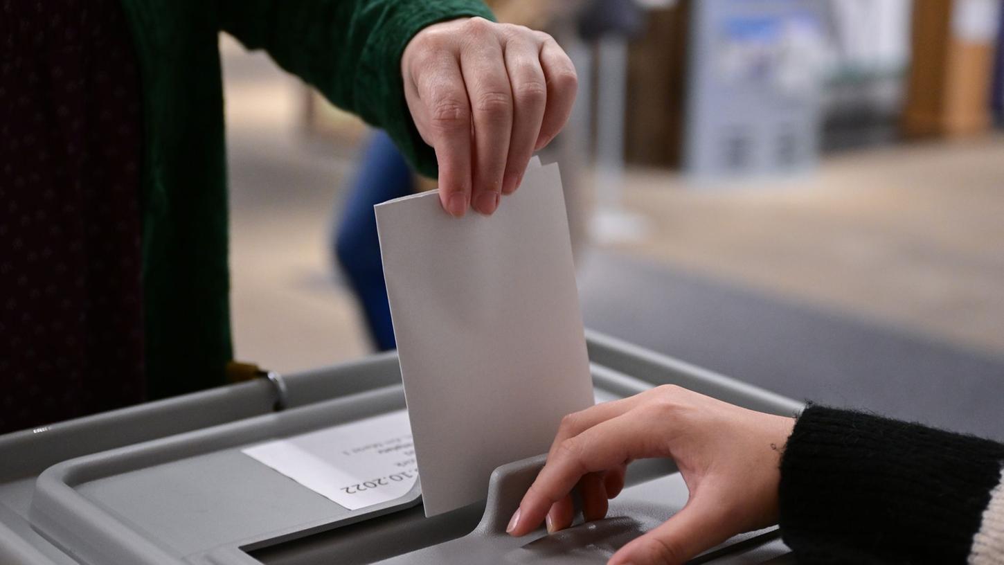 Am 08. Oktober wird in Bayern ein neuer Landtag gewählt. Nach aktuellen Umfragen liegt die CSU weit vorne.