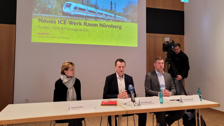 Am Donnerstagvormittag verkündeten in Nürnberg Bahnchef Klaus-Dieter Josel (Mitte), Bahn-Pressesprecherin Kathrin Kratzer (l.) und DB-Projektleiter Carsten Burmeister, dass das Unternehmen kein ICE-Werk in der Region bauen wird.