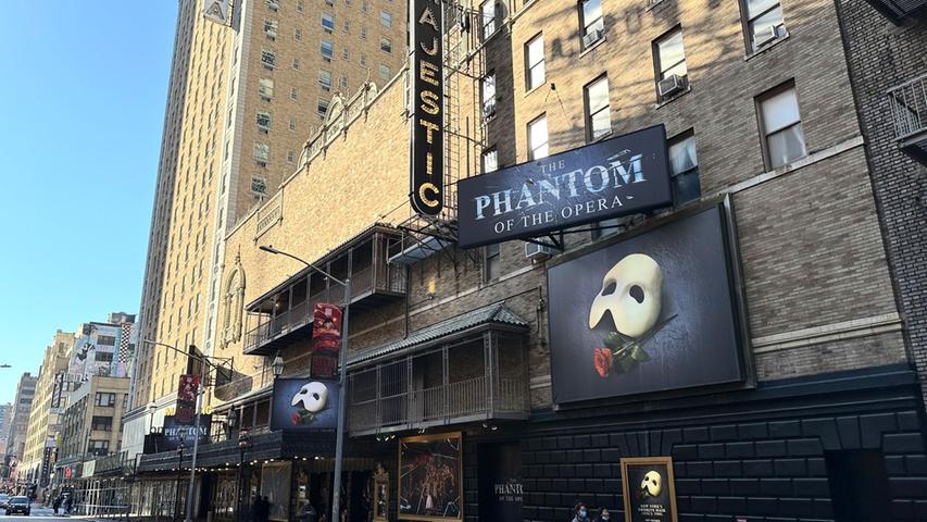 Im Majestic Theatre wurde am 16.04.2023 nach mehr als 35 Jahren zum letzten Mal "Das Phantom der Oper" gespielt. Es ist das am längsten laufende Stück in der Geschichte des berühmten Theaterviertels.