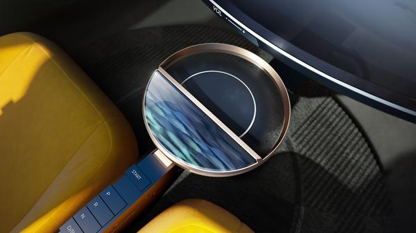 Vor den mit gelbem Samt bezogenen Vordersitzen befindet sich eine runde Ablage, die an einen Couchtisch erinnert.