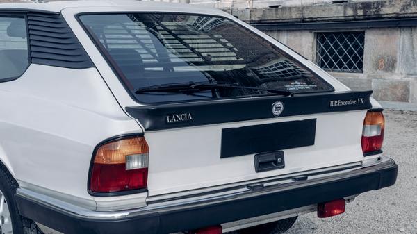 Charakteristisch waren die innenliegende Sonnenjalousie der Heckklappe sowie die passend dazu designten Blenden an den C-Säulen.