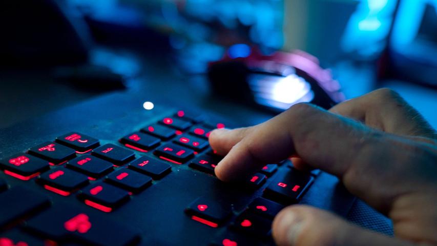 Erst jüngst hatten Hacker versucht, eine neue Plattform des Bundesentwicklungsministeriums für eine Beteiligung am Wiederaufbau in der Ukraine lahmzulegen. (Symbolbild) Erst jüngst hatten Hacker versucht, eine neue Plattform des Bundesentwicklungsministeriums für eine Beteiligung am Wiederaufbau in der Ukraine lahmzulegen. (Symbolbild)