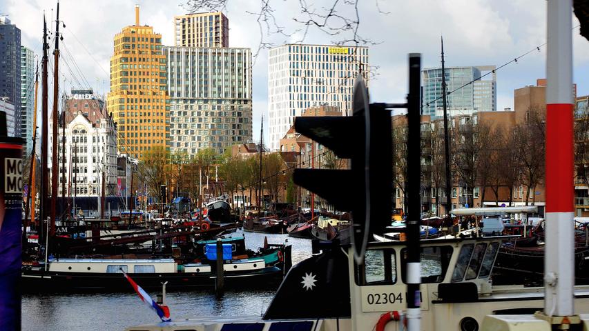 Rotterdam ist eine supermoderne Metropole, in der sich die alten Grachten mit historischen Booten tief ins Zentrum mit seinen Hochhäusern hineinziehen. Die spannende Reportage zu dieser Bildergalerie lesen hier auf unserem Premiumportal nn.de .
