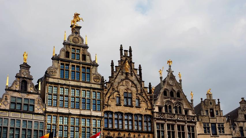 Die alten Bürgerhäuser am Groote Markt in Antwerpen.