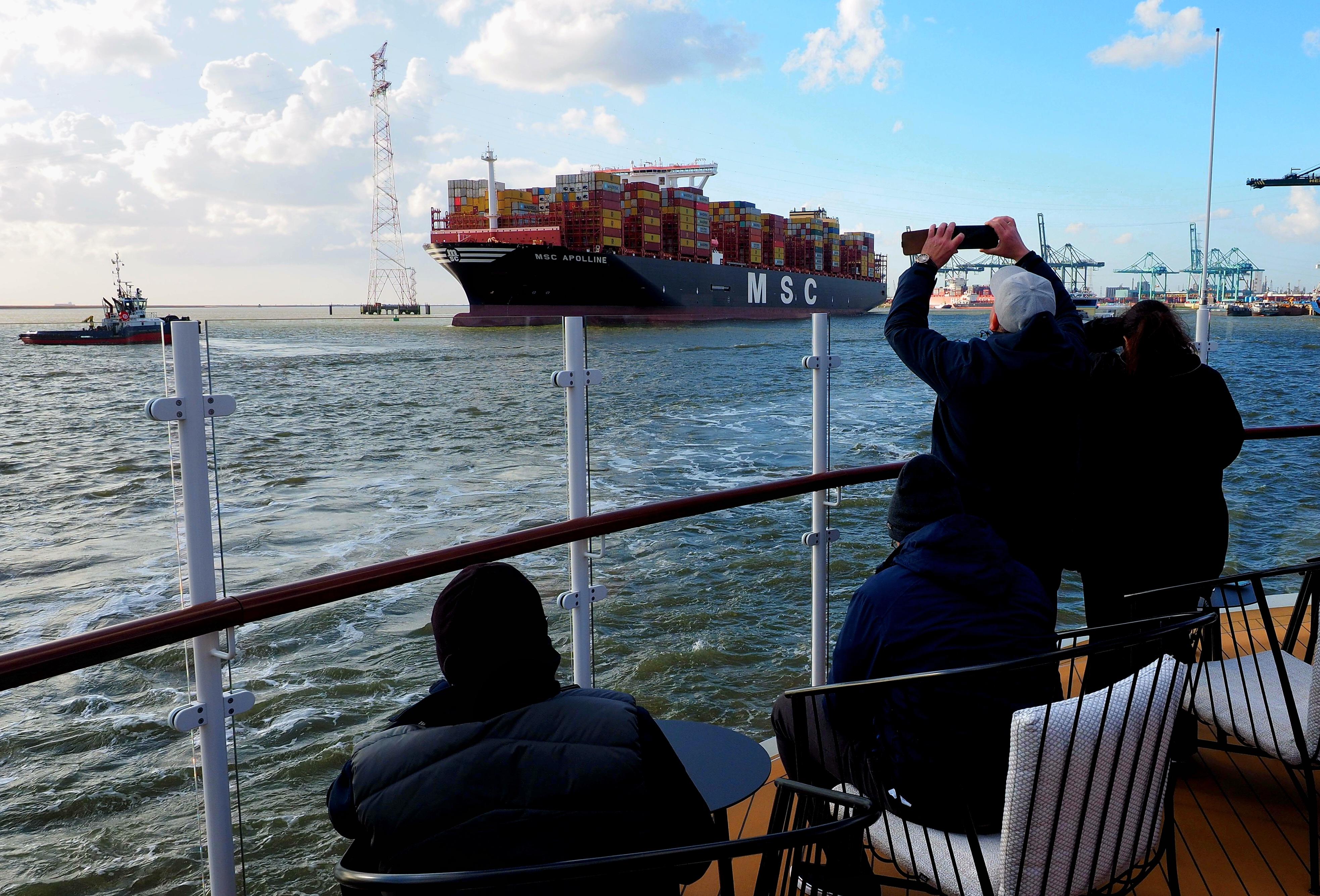Der Hafen von Antwerpen ist der zweitgrößte Europas, hier fahren Sie auch an den größten Containerschiffen der Welt vorbei.