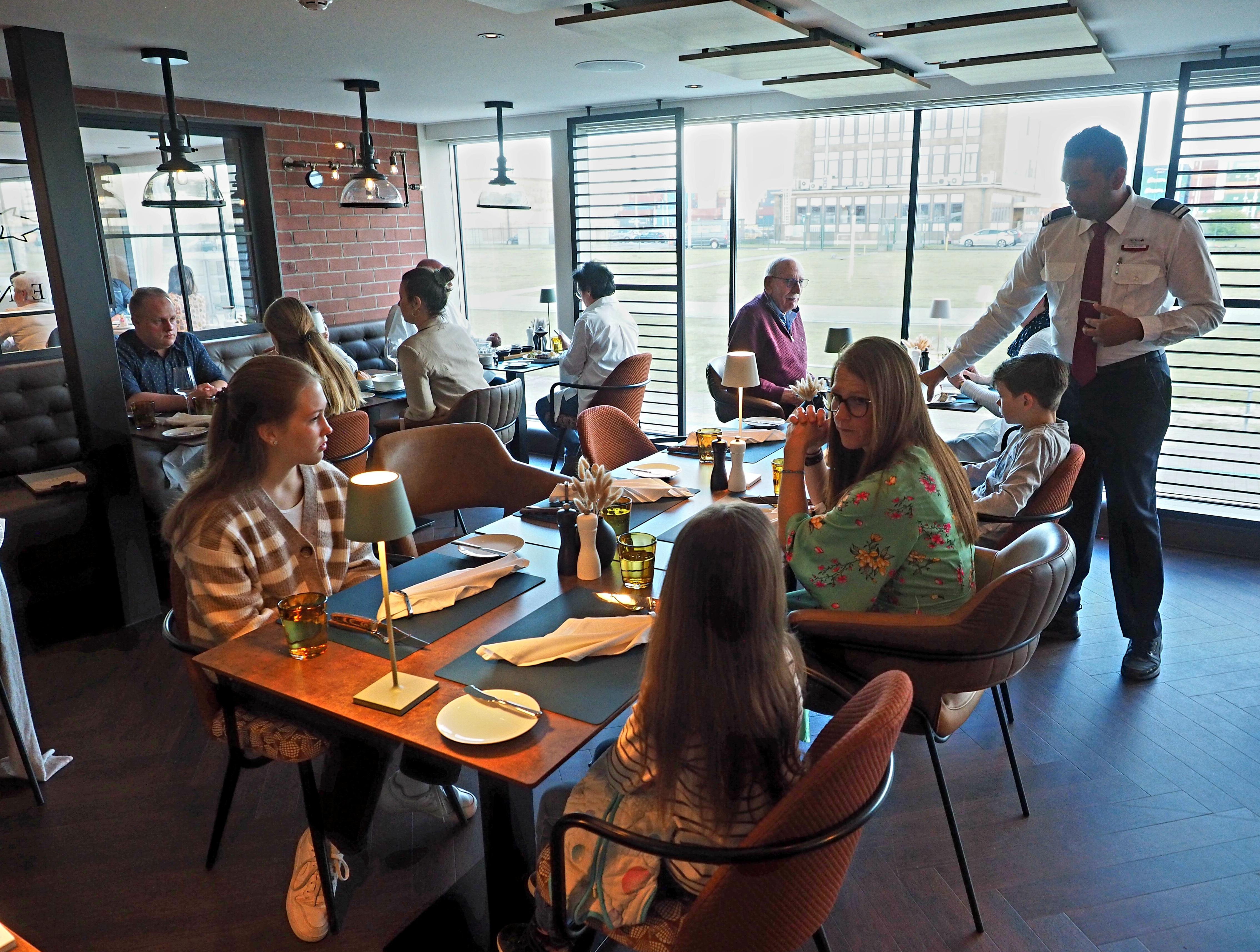 Auch einzigartig auf einem Flusskreuzfahrtschiff: Das Sena Grill ist ein à la Carte-Restaurant mit Service am Tisch.
