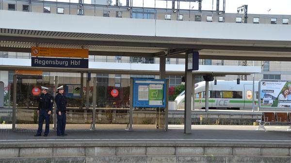 Symbolbild_Streife_HbfRegensburg_Bahnsteig.jpg