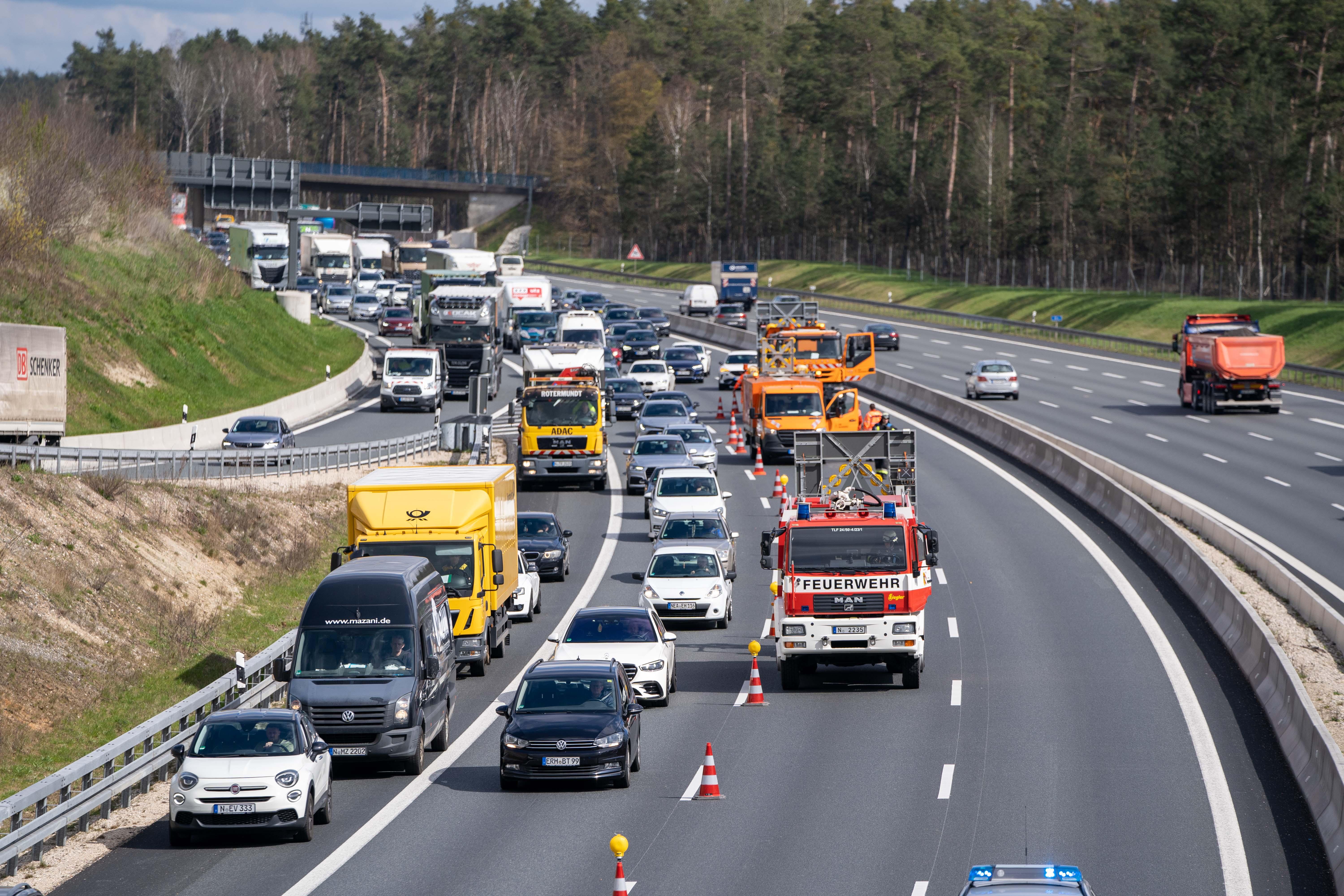 Fünf Fahrzeuge Auf A73 Bei Nürnberg Zusammengestoßen - Mehrere Verletzte