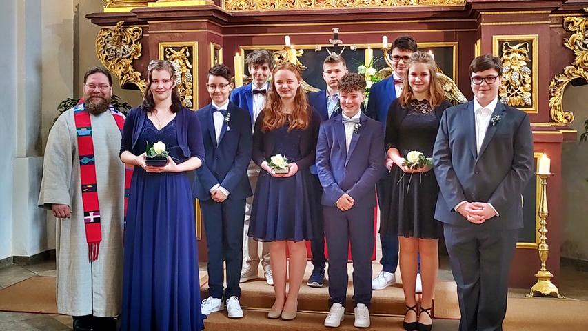 Junge Christen Feiern Ihre Konfirmation In Der Hersbrucker Schweiz junge-christen-feiern-ihre-konfirmation-in-der-hersbrucker-schweiz