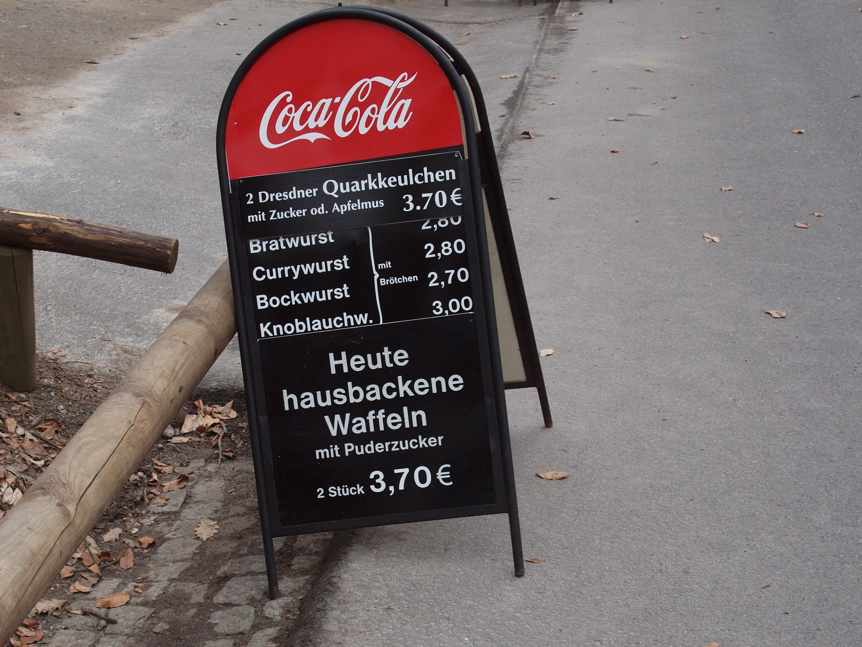 "Gesehen vor einem Kiosk an der Bastei im Elbsandsteingebirge. Auf eine Verkostung der angepriesenen Waffeln habe ich verzichtet", schreibt uns Gerhard Müller aus Schwabach. Alle Bilder der letzten Jahre unserer lustigen Deutschübersetzungen finden Sie hier.