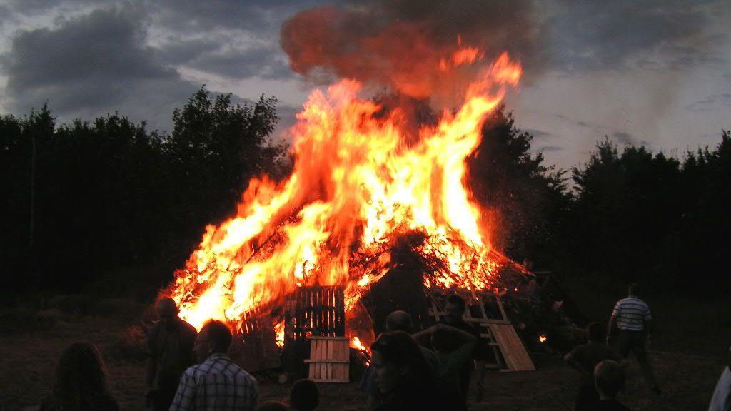 Teils christlich, teils heidnisch - aber immer Brauchtum: Alle Jahre wieder brennen auch im Landkreis Forchheim die Johannisfeuer.