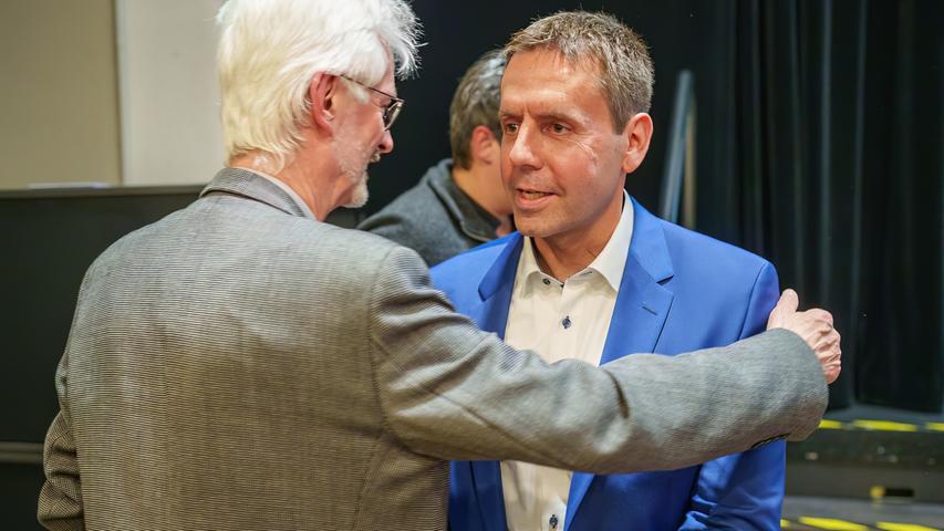 Ben Schwarz (hier mit Hilpoltsteins Bürgermeister Markus Mahl) ist seit 2011 Bürgermeister von Georgensgmünd, trat ohne Gegenkandidaten zur letzten Wahl an. SPD und Grüne haben ihn nun gemeinsam als Nachfolger von Herbert Eckstein nominiert.