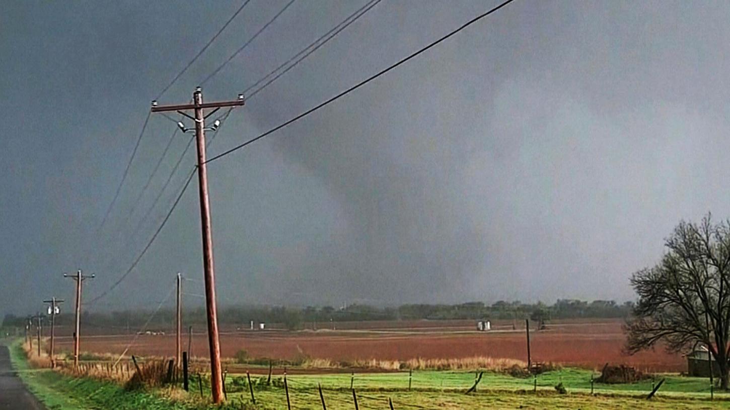 Ein Tornado zieht über Oklahoma.
