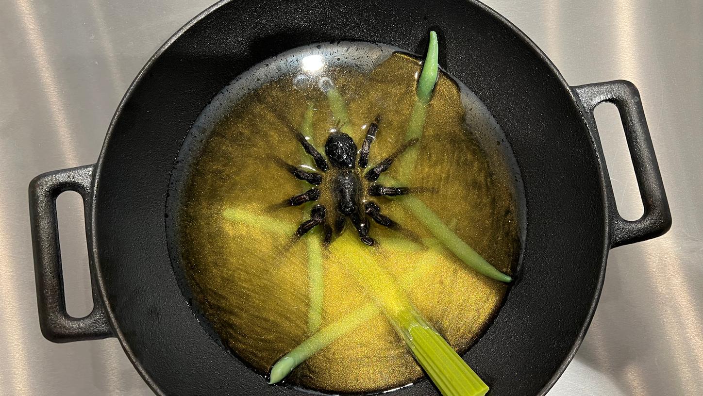 Eine Spinne in der Suppe - kein Versehen, sondern Absicht.