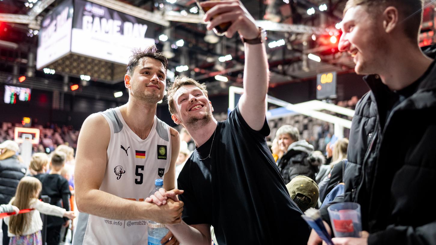 Die Zeichen stehen gut, dass die Fans auch kommende Saison mit Tim Köpple Selfies knipsen können, bei manchem Teamkollegen wird es dagegen schwierig werden.