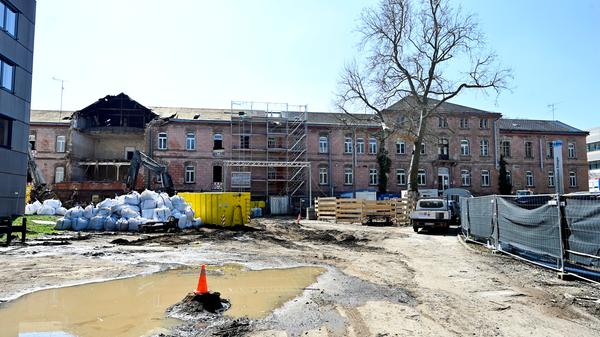 HuPfla: Abbruch des Ostflügels hat begonnen