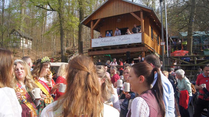 Franken: Emotionaler Saisonstart der Bierkeller im Kellerwald in Forchheim