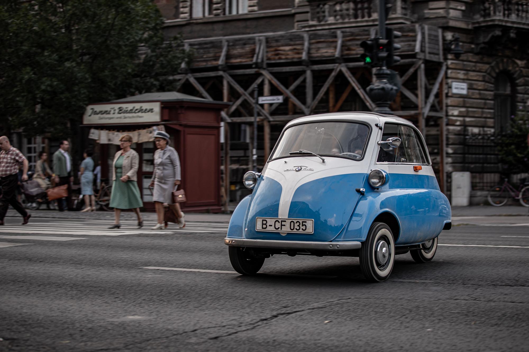 Historisches Vorbild aus der Wirtschaftswunderzeit ist die BMW Isetta, die von 1955 bis 1962 gebaut wurde.