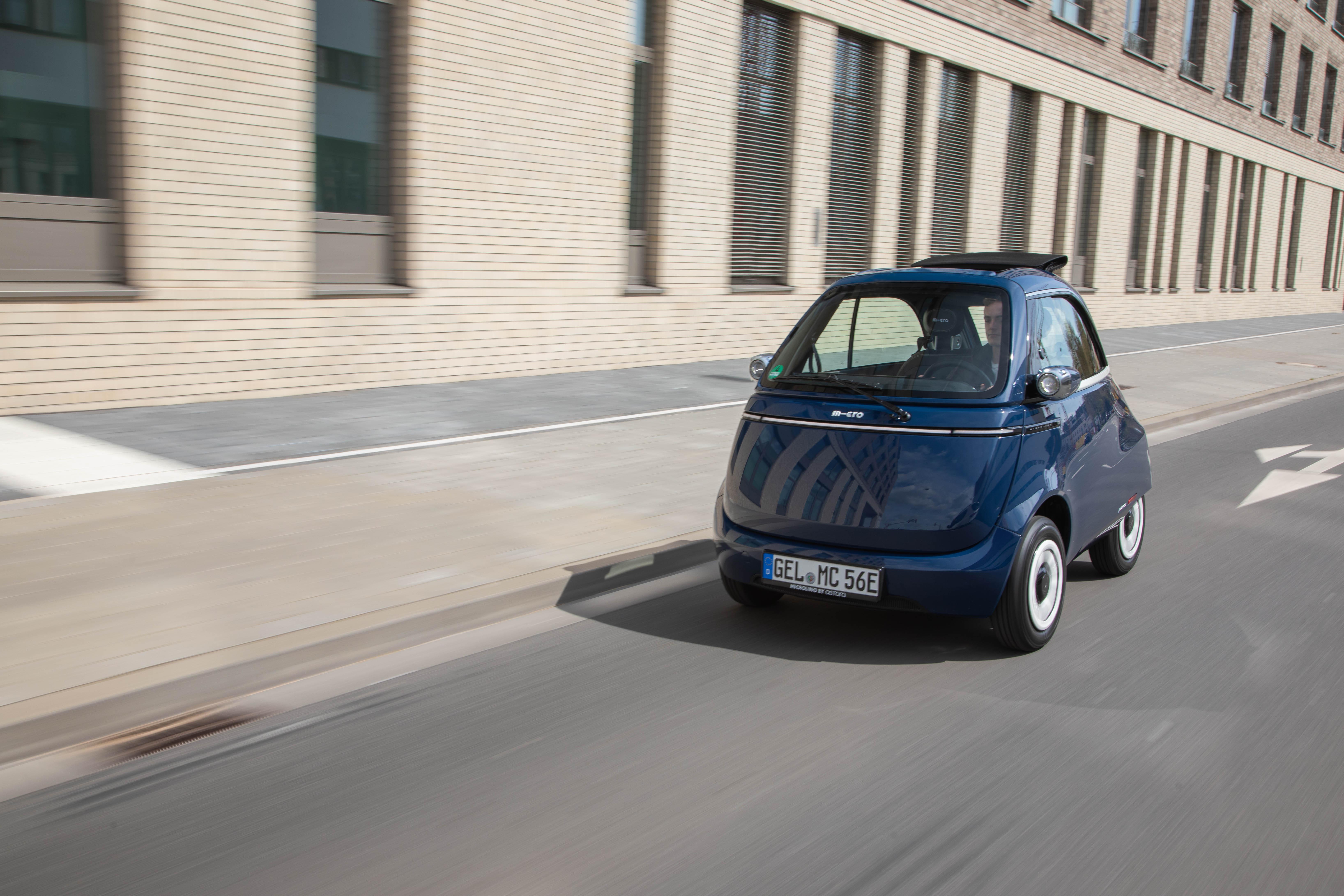 Für den Vortrieb zeichnet ein 12,5 kW/17 PS starker Elektromotor mit 89 Newtonmetern Drehmoment verantwortlich.