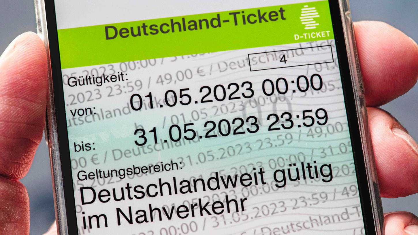 Anders als sein Vorgänger - das 9-Euro-Ticket - soll das Deutschlandticket nicht nach drei Monaten wieder verschwinden.