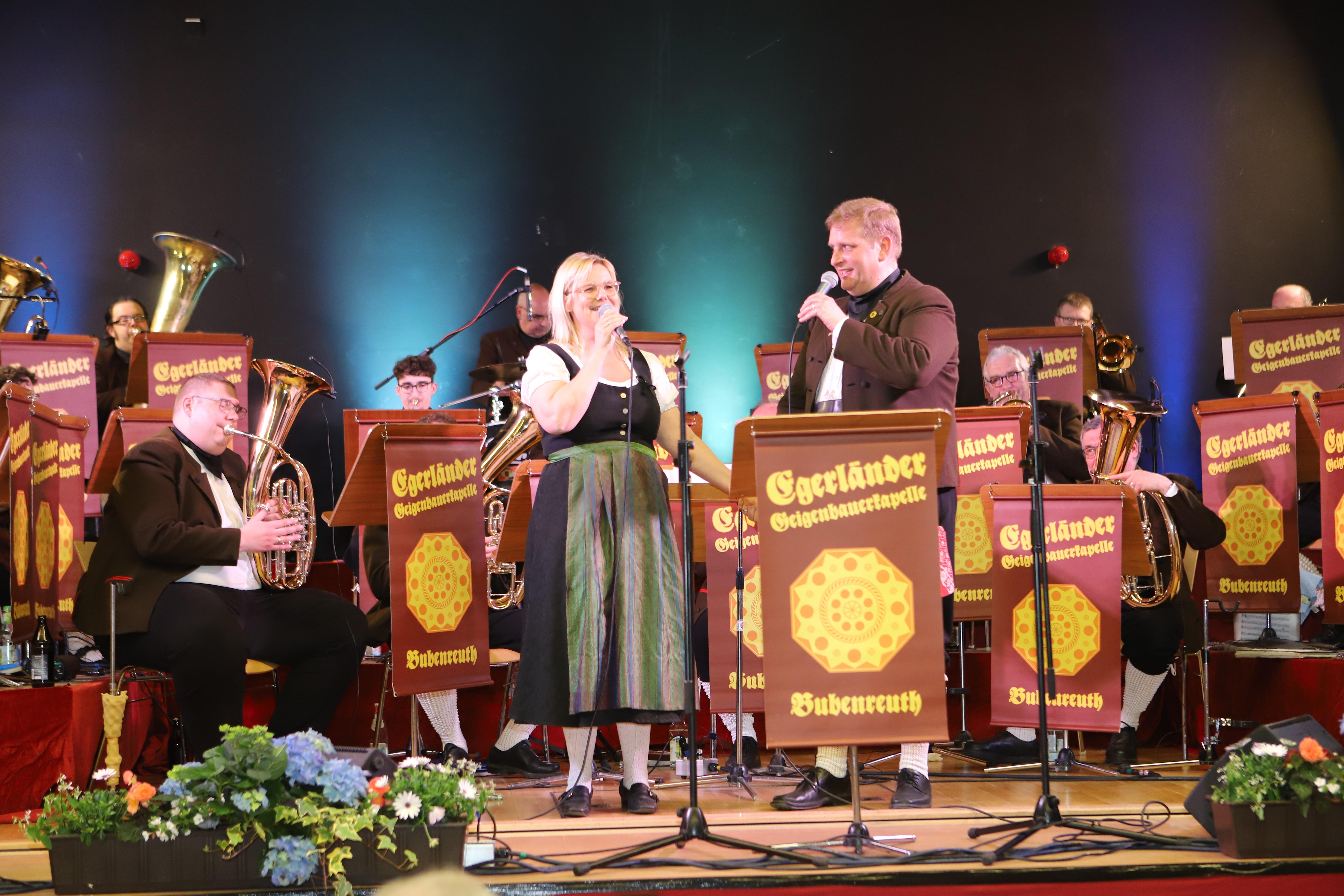 Feuerwerk der Blasmusik Geigenbauerkapelle Bubenreuth begeisterte