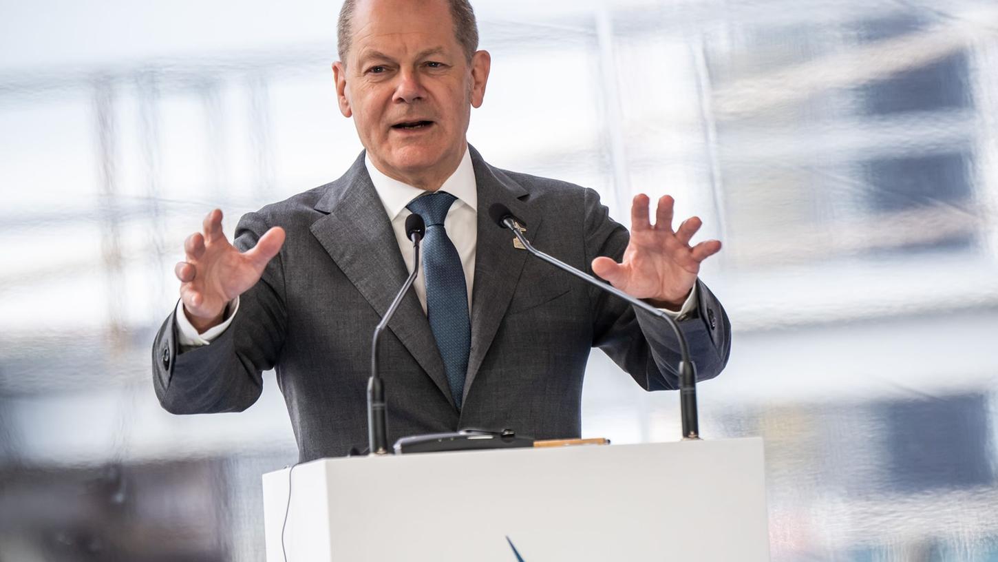 Bundeskanzler Olaf Scholz spricht beim Nordseegipfel in Ostende. Bundeskanzler Olaf Scholz spricht beim Nordseegipfel in Ostende.